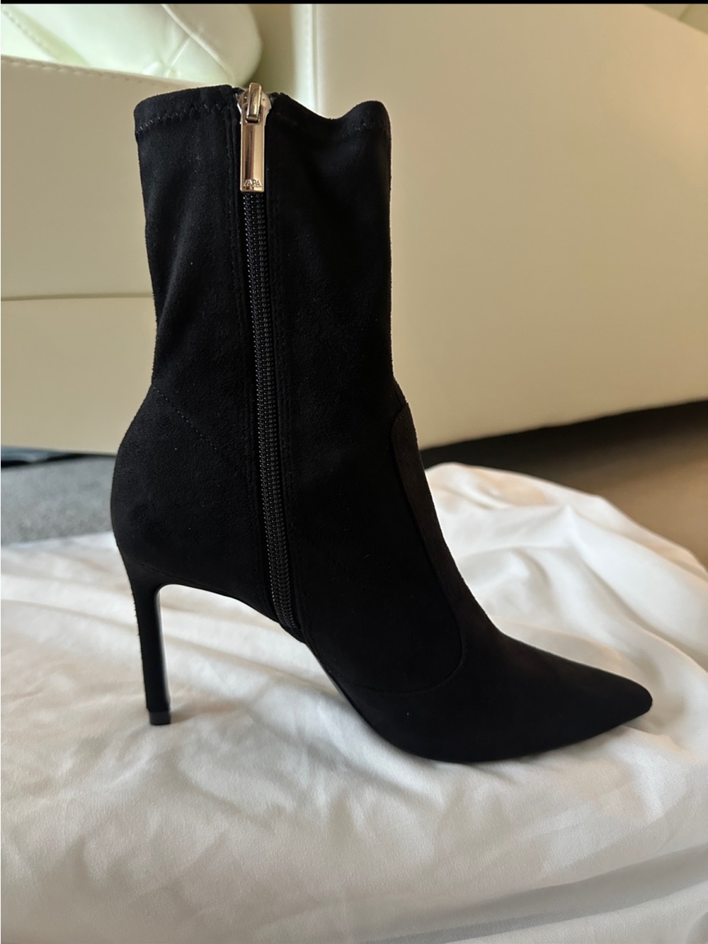 NWT Black Suede Pointed Toe Stiletto Above the Ankle Boot Size 5 - Picture 4 of 5